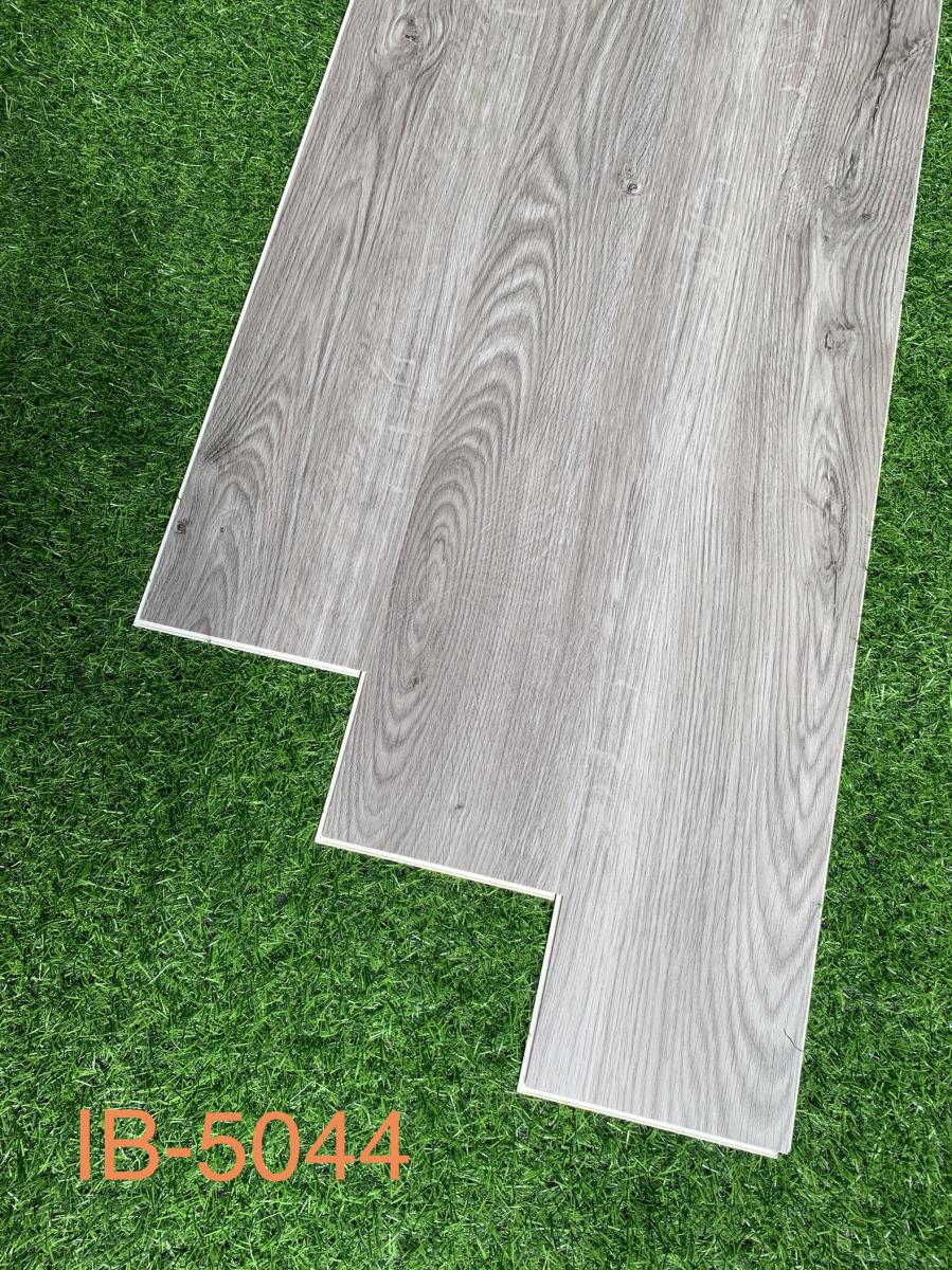 Sàn nhựa hèm khoá 4mm mã IB-5044